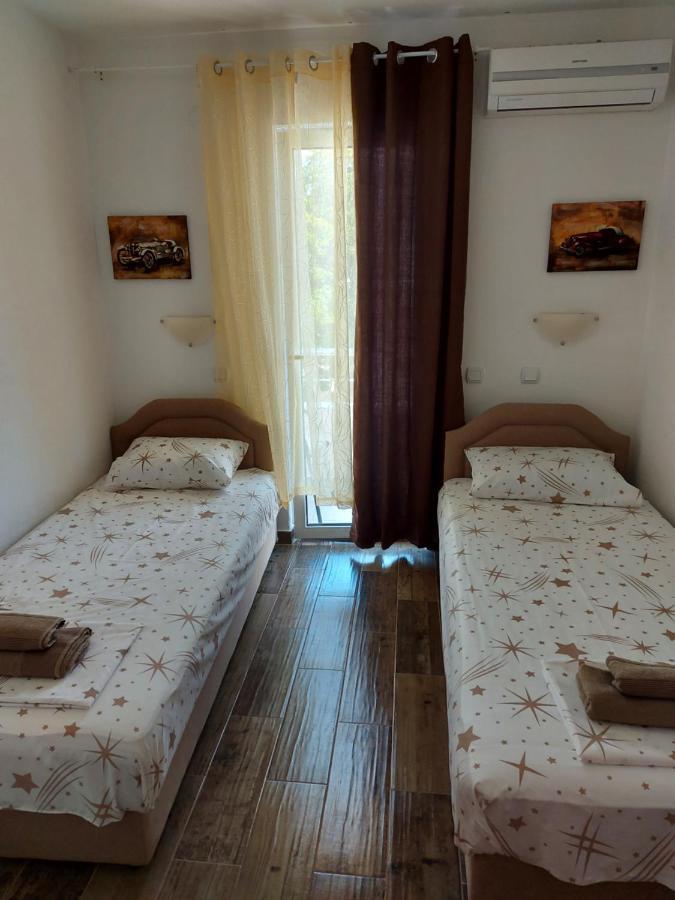 Villa Lyudmila Утеха Екстериор снимка