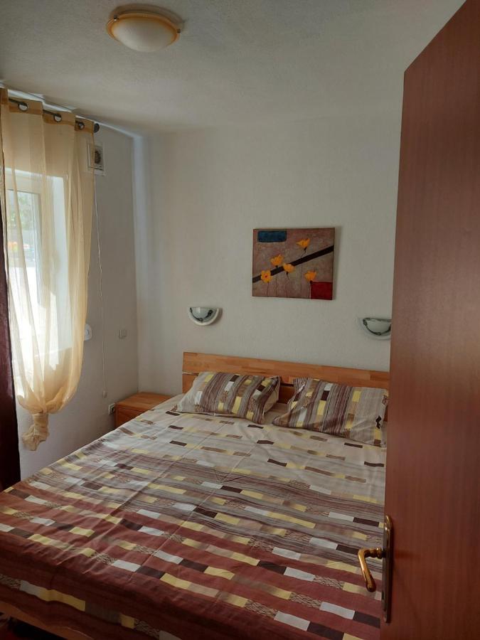 Villa Lyudmila Утеха Екстериор снимка